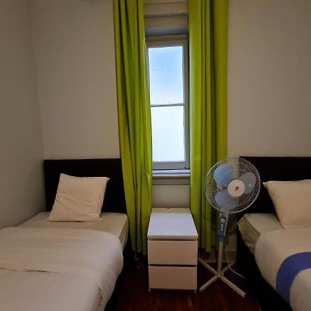 Shangri-La Hostel Anjos Lisbon Bagian luar foto