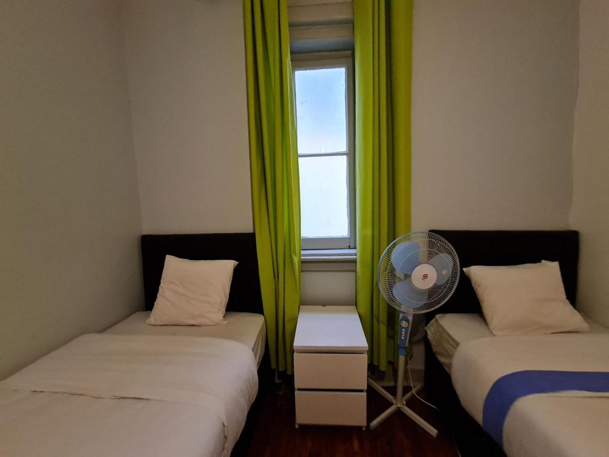 Shangri-La Hostel Anjos Lisbon Bagian luar foto